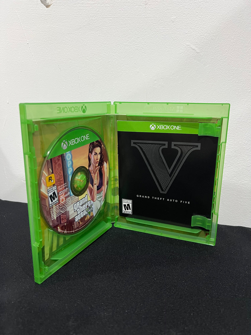 Grand Theft Auto V completo incluye su manual - Xbox One