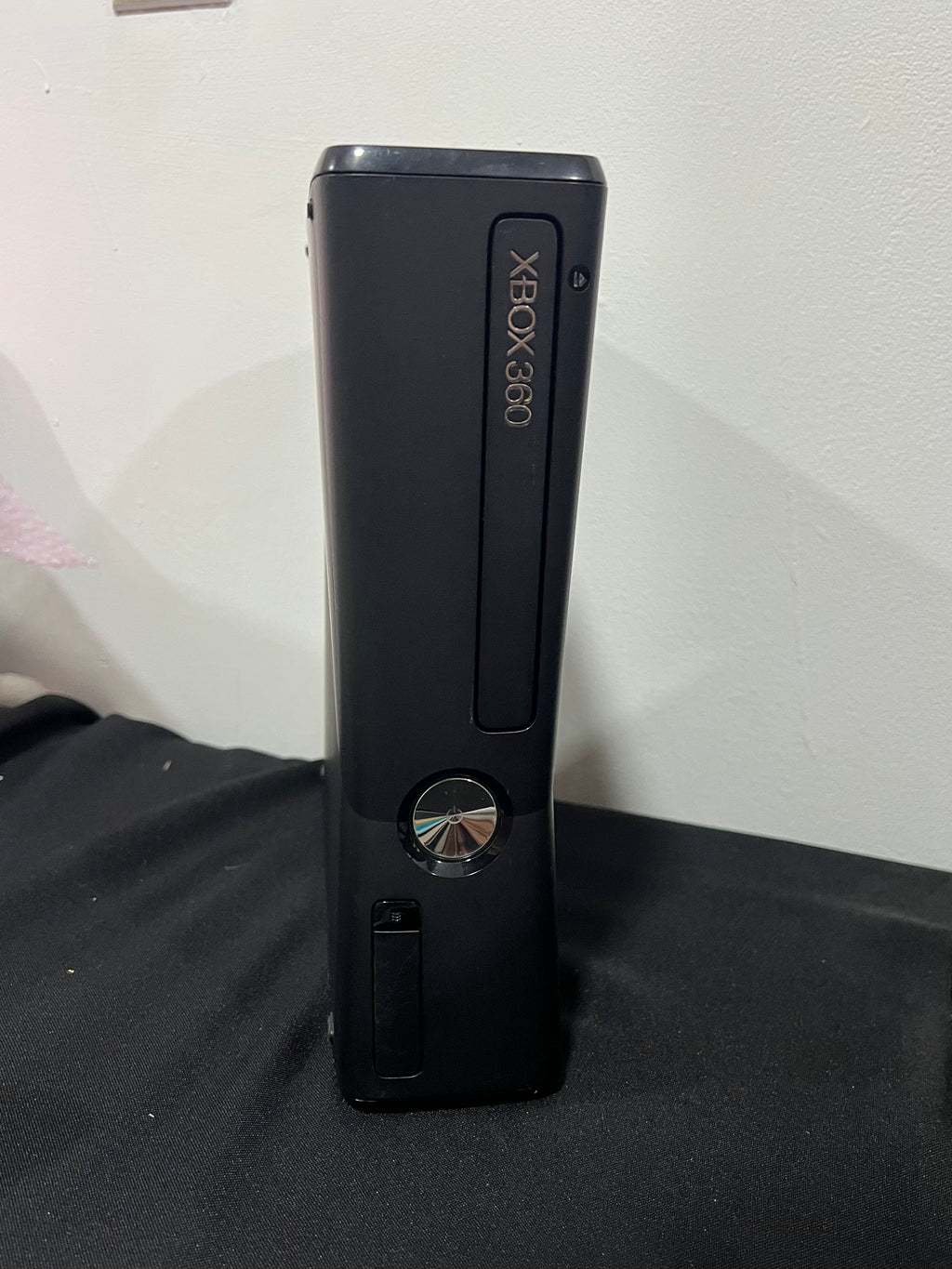 Xbox 360 Slim con juegos (incluye control y cables)